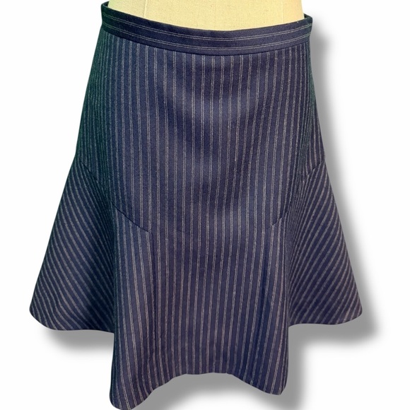 J. Crew ‘Plaza’ Flounce Mini Skirt in Navy Blue Wool-Blend Pinstripe Size 0 - Picture 5 of 16